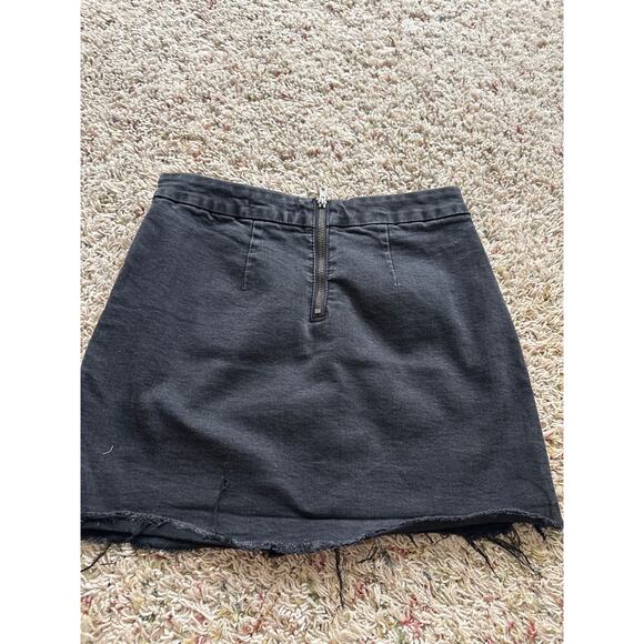 Unbranded Black Jean Skirt Distressed Bottom Zip Back Women's Size XS - Picture 2 of 2